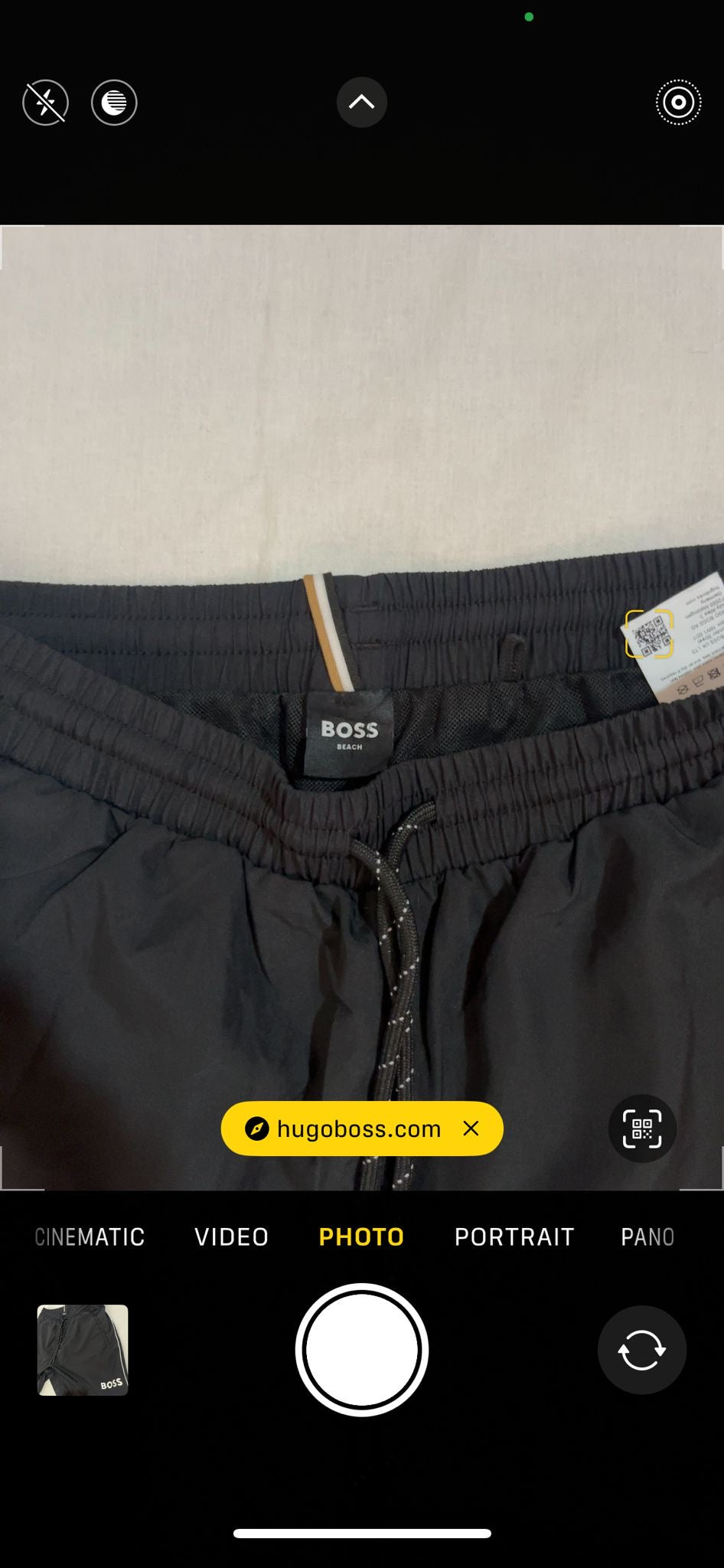 BOSS Crni Šorc za Kupanje sa Detaljima