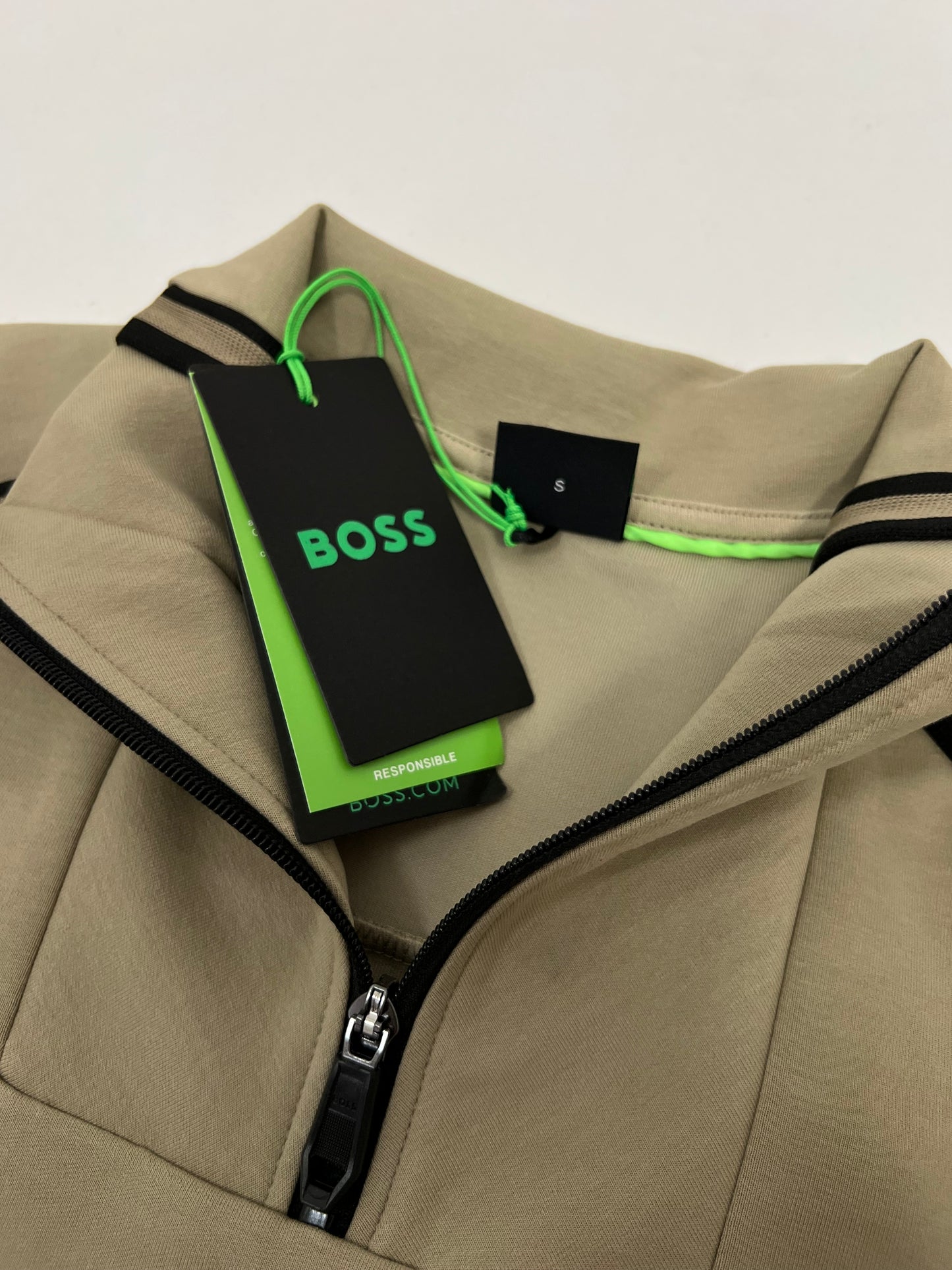 BOSS Krem Quarter-Zip Komplet Trenerka sa Detaljima SS2026
