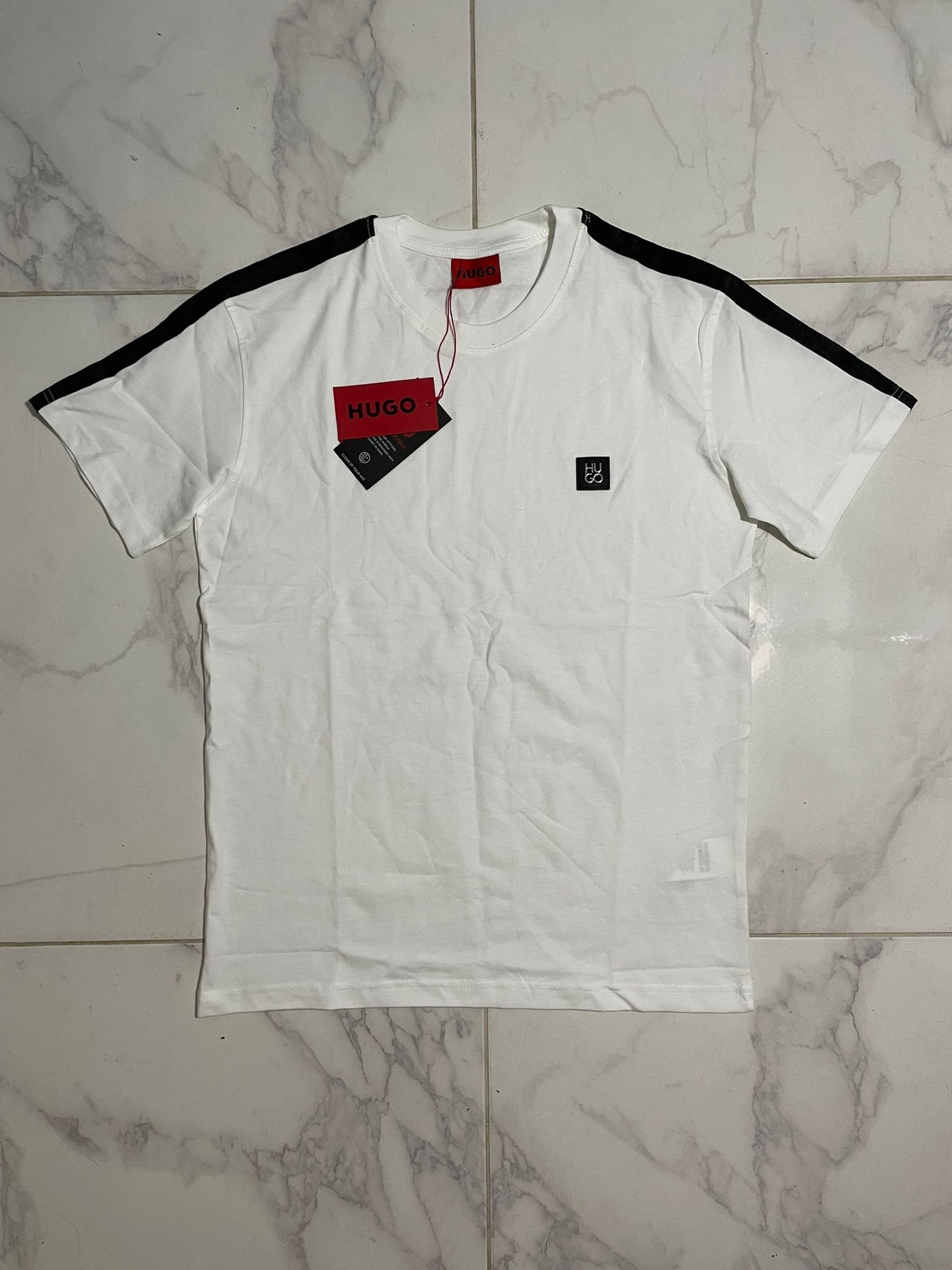 HUGO Bela Majica sa Crnim Linijama na Rukavu