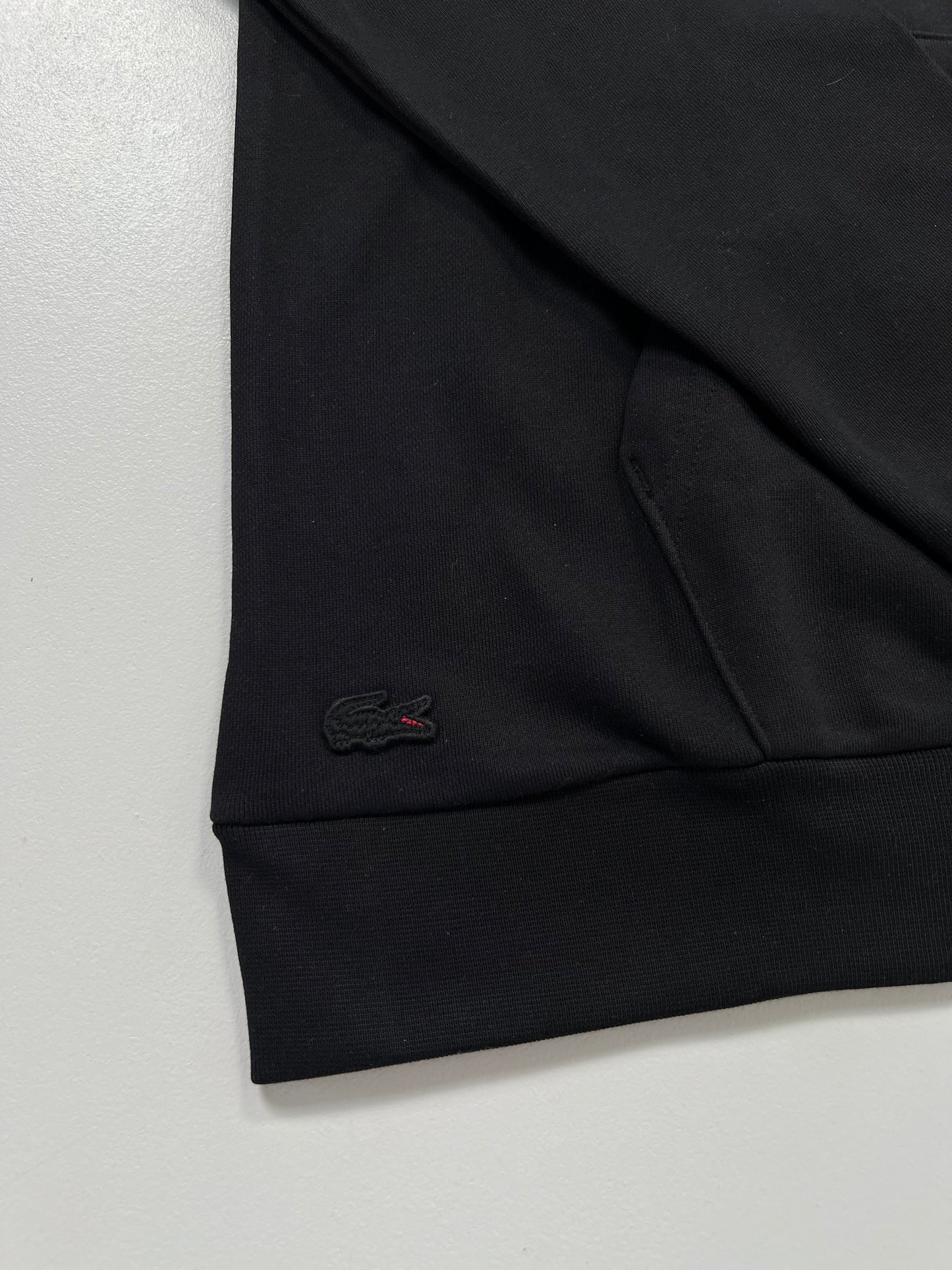Lacoste Crni Duks sa Velikim Ušivenim Crnim Lacoste Znakom
