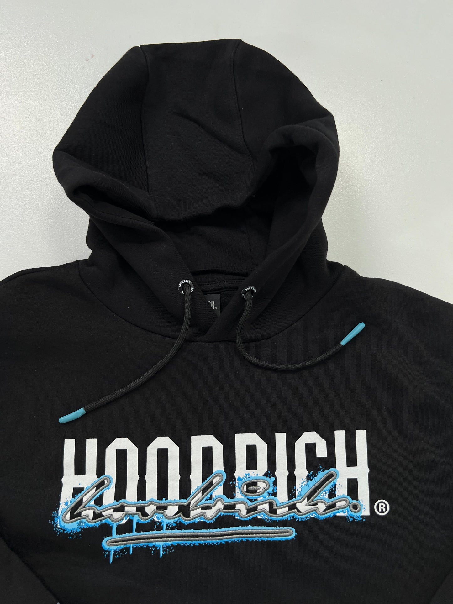 HOODRICH Crni Duks 'From nothing To Something' sa Štek Džepom na Rukavu