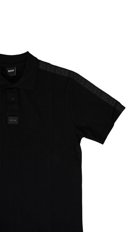 BOSS Crna Majica na Kragnu sa Textom na Rukavu