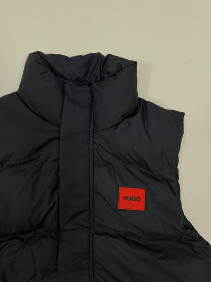 HUGO Teget Prsluk sa Crvenim Box Logom