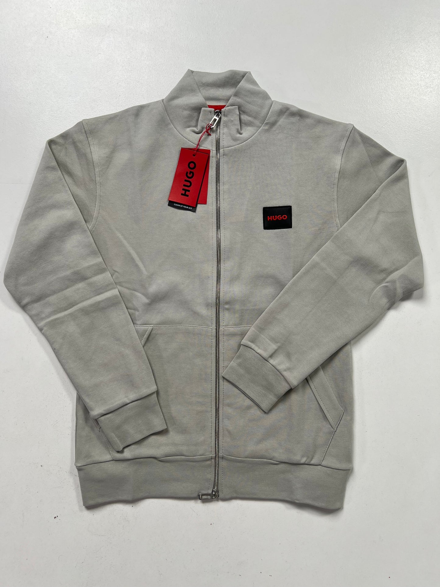 HUGO Krem Full-Zip Elegant Material Duks sa Mini Ušivenim Logom