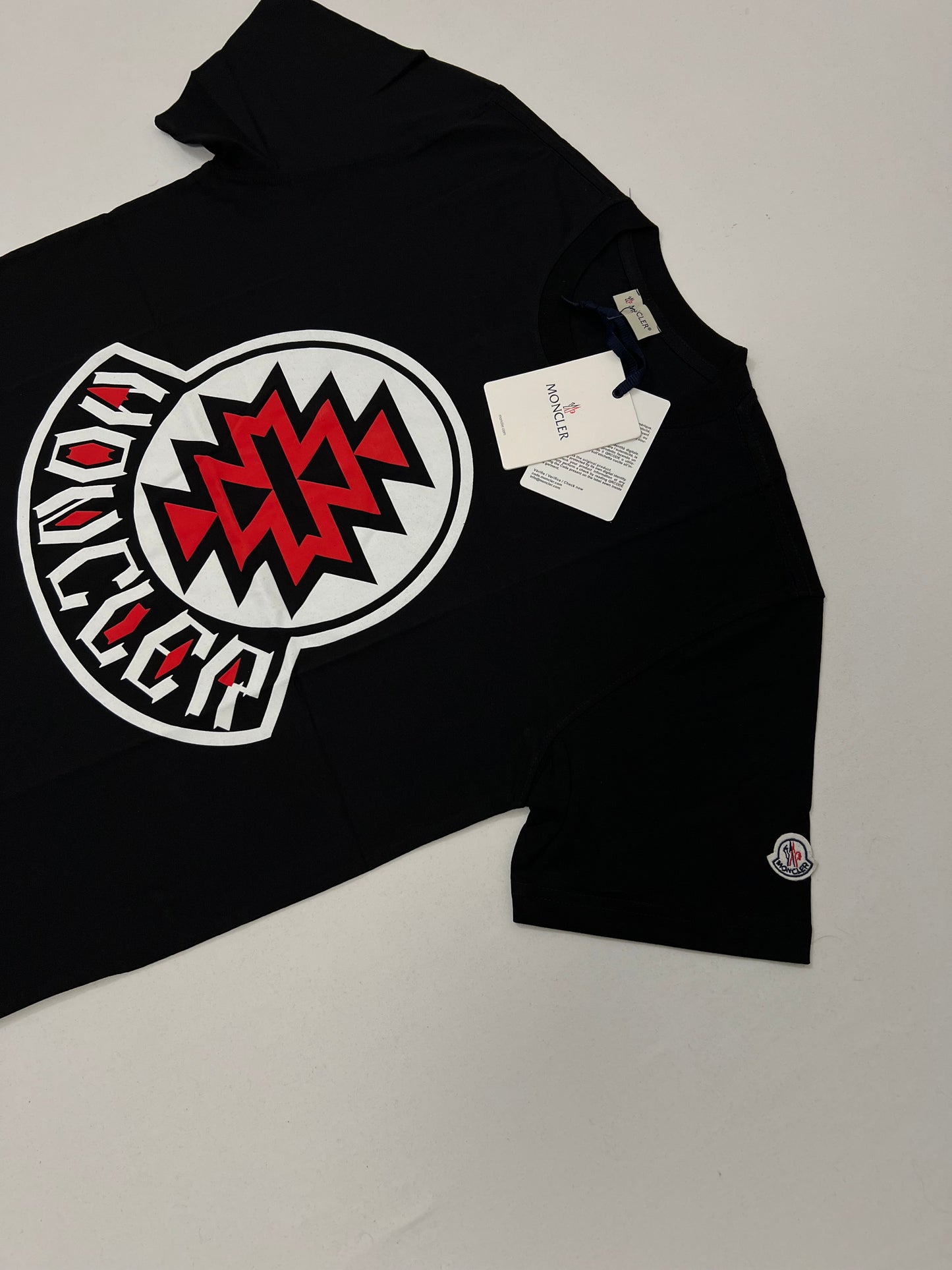 Moncler Crna Majica sa Velikim Logom i Znakom na Rukavu