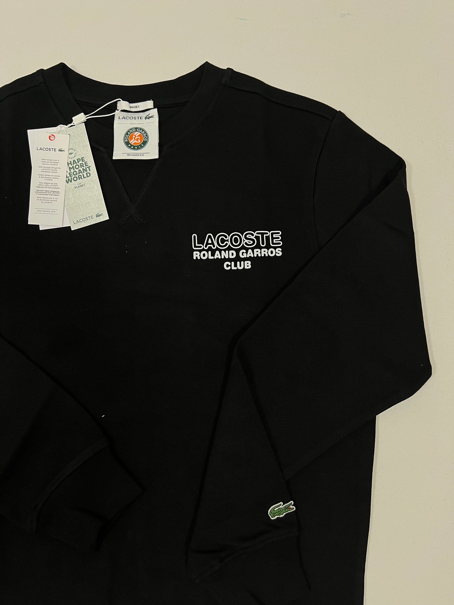 Lacoste x Roland Garros Crni Duks sa Tennis Printom na Leđima