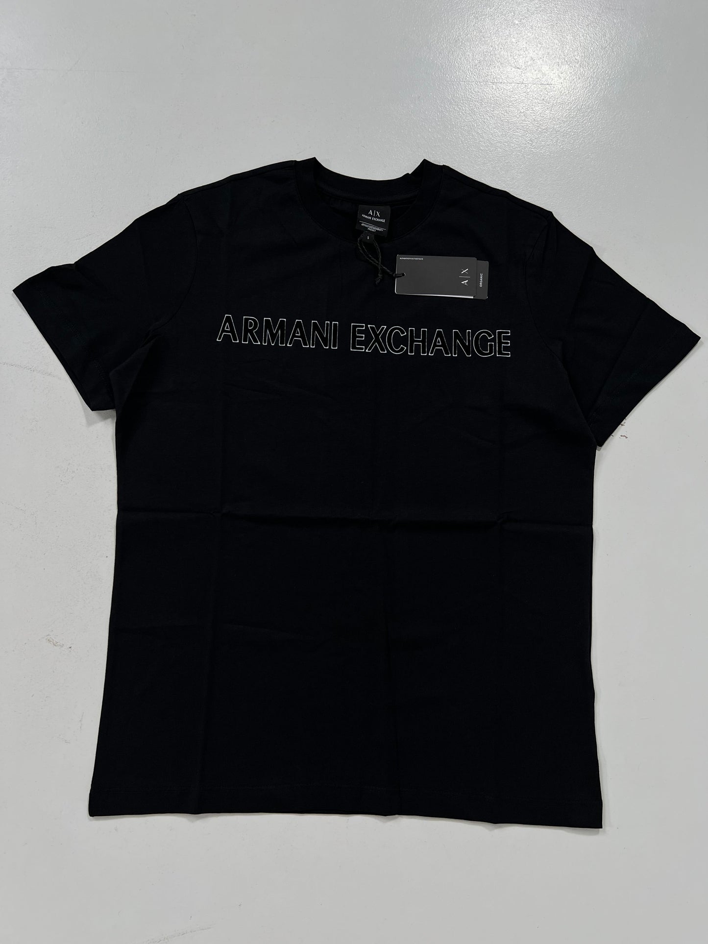 Armani Exchange Crna Majica sa Velikim Crnim Textom preko Grudi