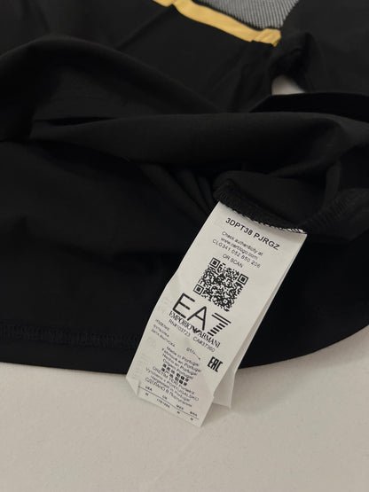 Emporio Armani EA7 Crna Majica sa Zlatnim Dodatkom