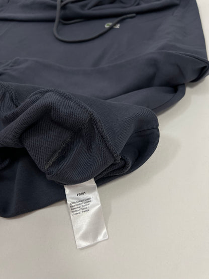 Lacoste Titan-Plavi Duks sa Minimalistic Logom
