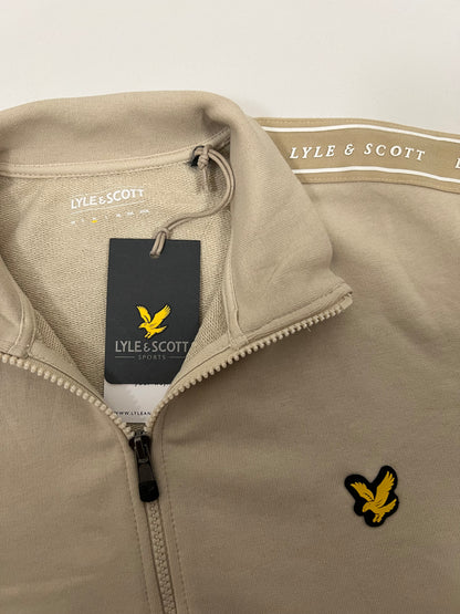 Lyle & Scott Krem Full-Zip Duks sa Text Printom na Rukavima