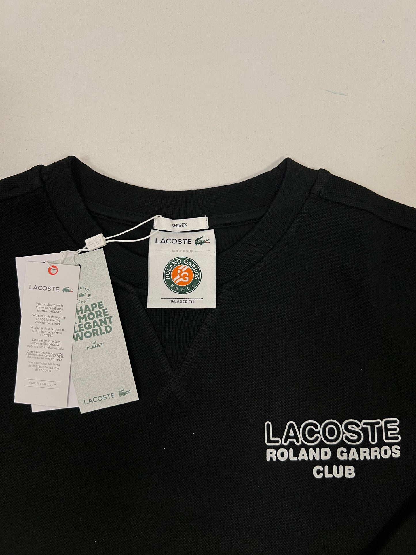 Lacoste x Roland Garros Crni Duks sa Tennis Printom na Leđima