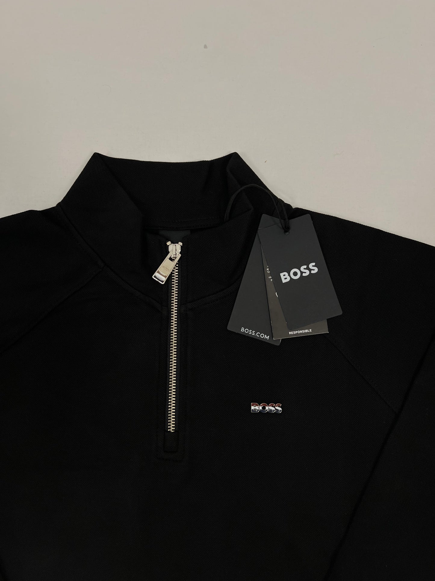 BOSS Crni Quarter-Zip Duks sa Minimalistic France Logom